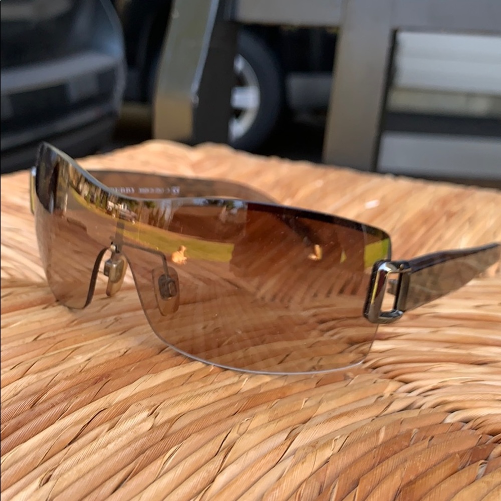 Women’s Burberry sunglasses